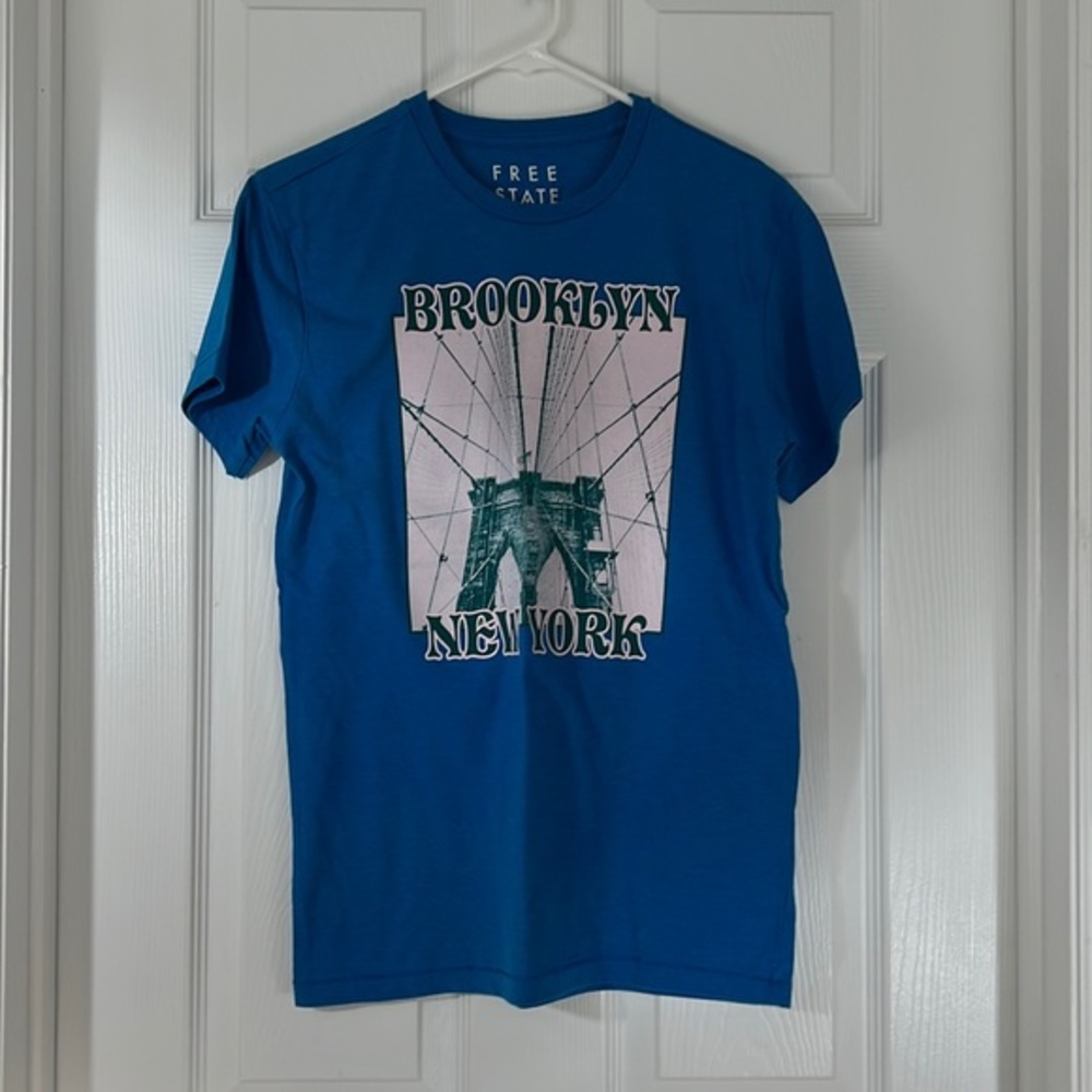 Free state mens blue&white short sleeve teeshirt $5/25